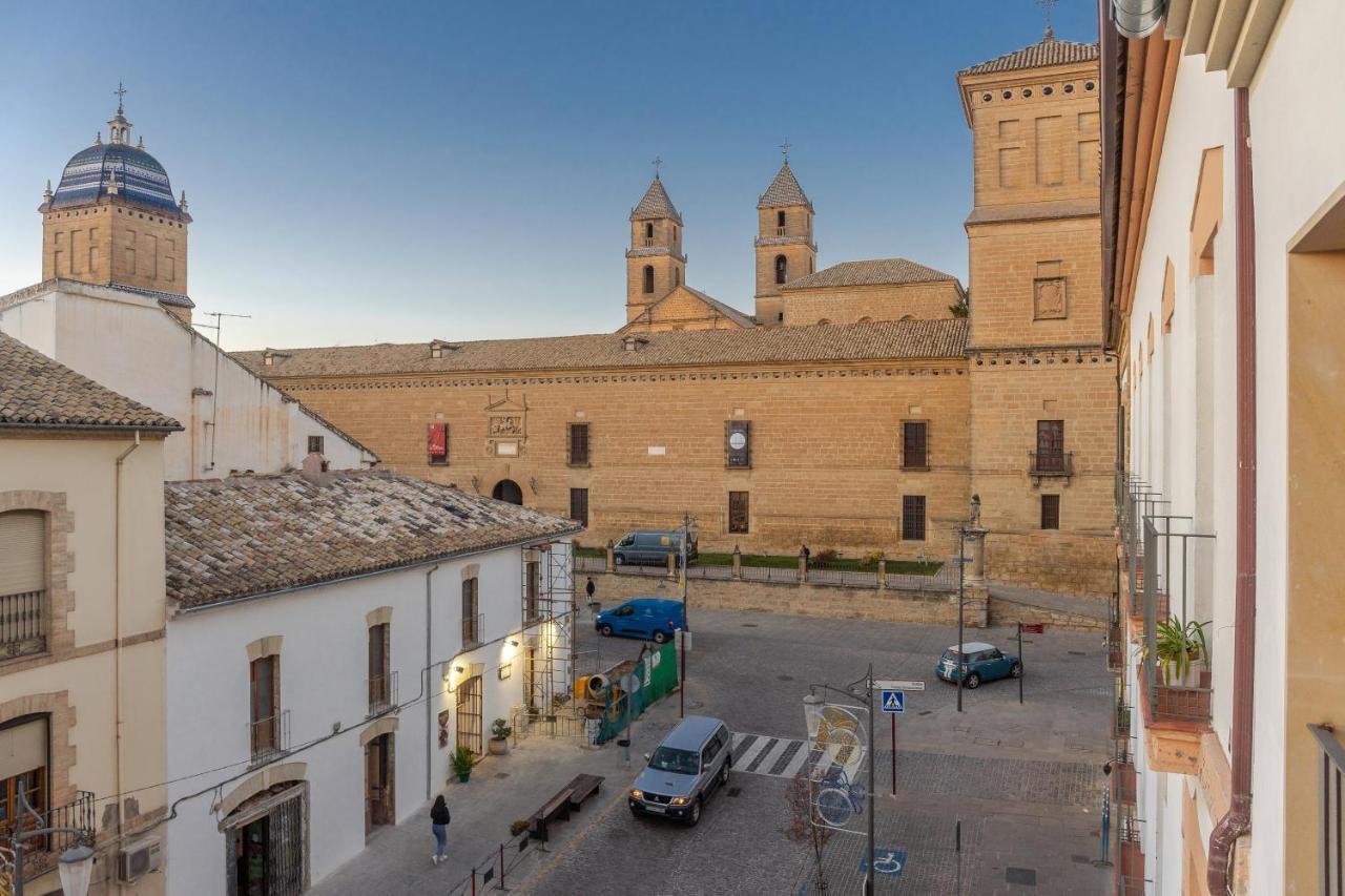 Apartamentos Turisticos Torres De Santiago Úbeda Exteriör bild